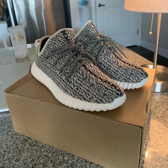 Yeezy boost 350 turtle doves size 9.5 - Picture 2 of 5